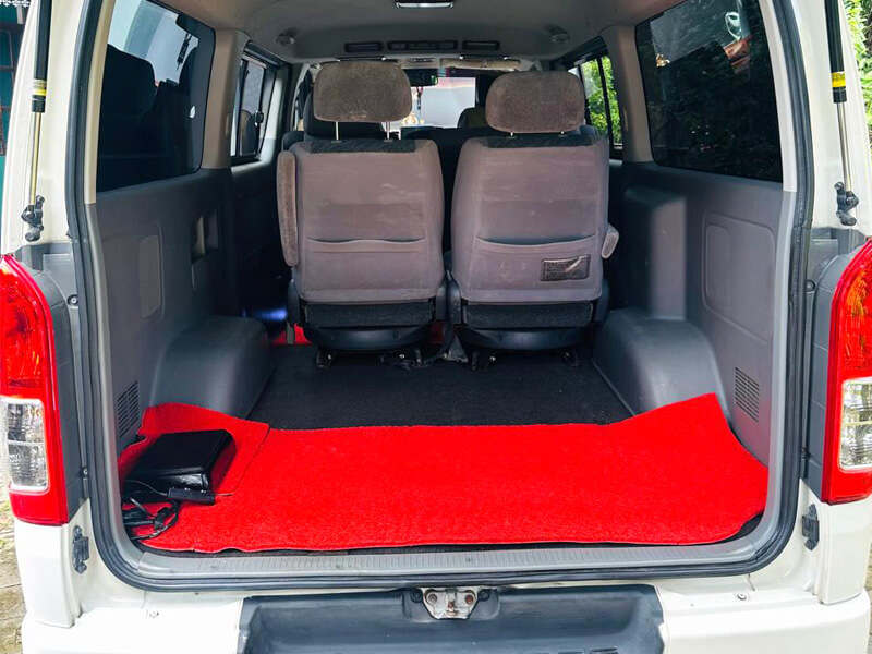 KDH Mini Van White 2 4