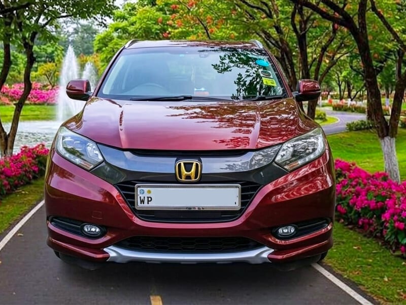 Maroon Vezel 1