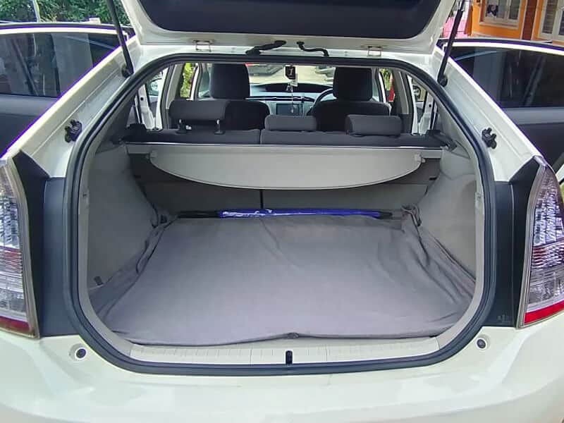 Prius White 5