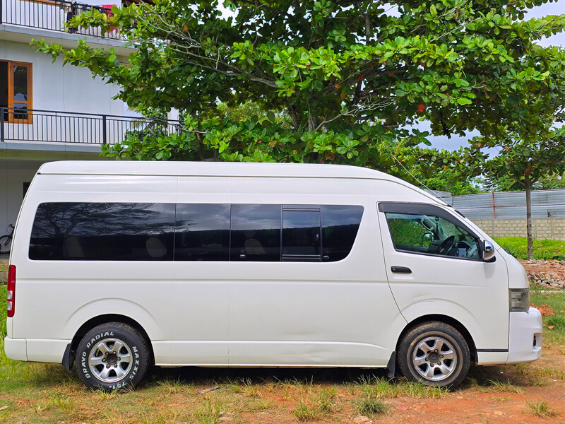 Private Vehicles 47 Toyota KDH High Roof 3